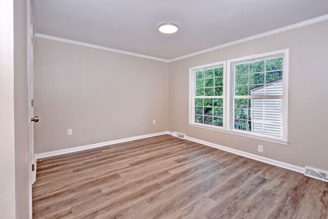 Building Photo - 129 Briar Ln