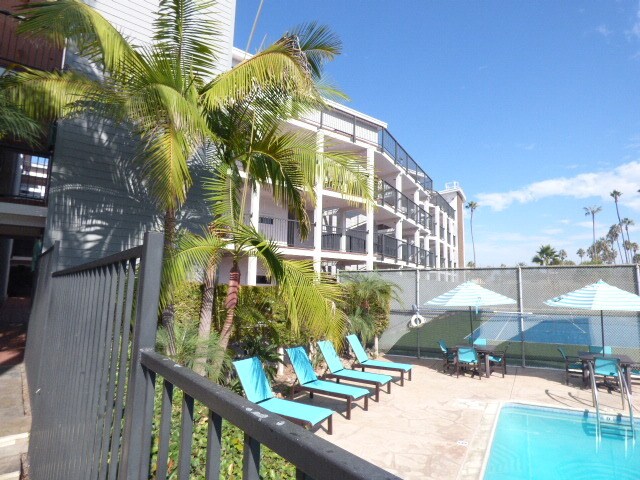 Building Photo - 8263 Camino del Oro