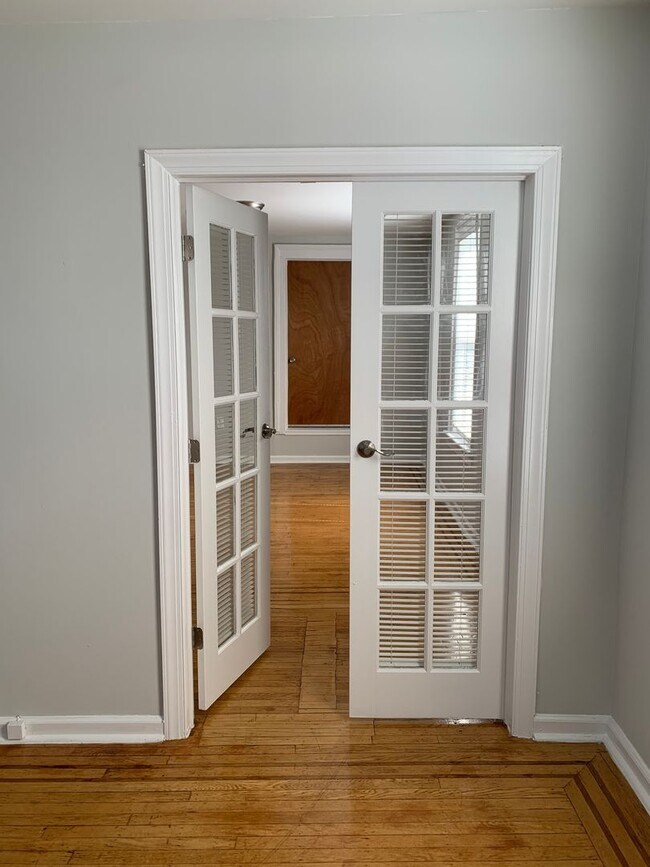 Building Photo - 142 Walnut St