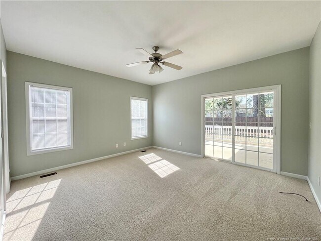 Building Photo - 11 Richmond Park Dr