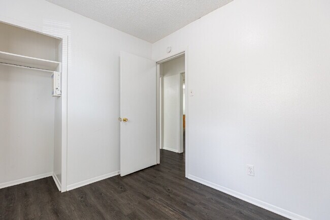 Building Photo - 4910 Tennyson Dr