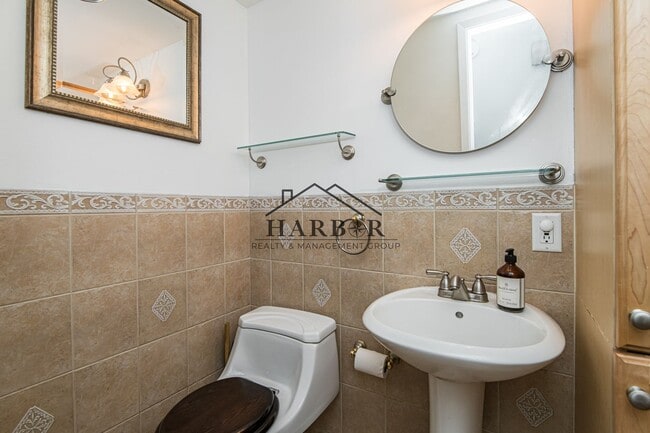 Building Photo - Your NW Sanctuary: 4-BR Single Family Home