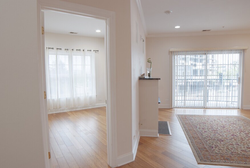 Building Photo - 4953 Oakton St