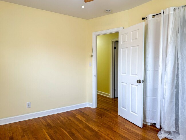 Building Photo - 904 Forestview Dr