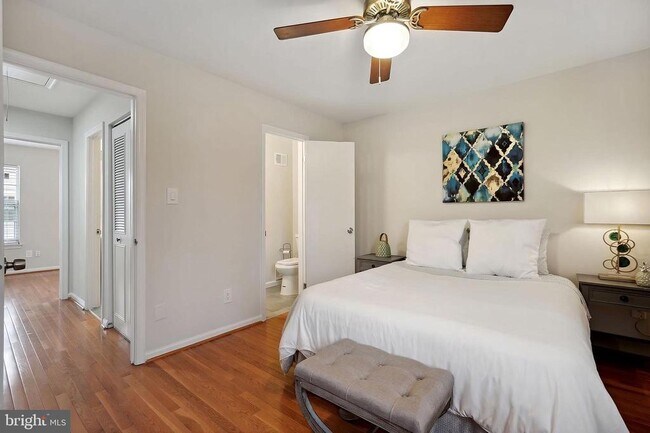 Building Photo - 8552 Southlawn Ct