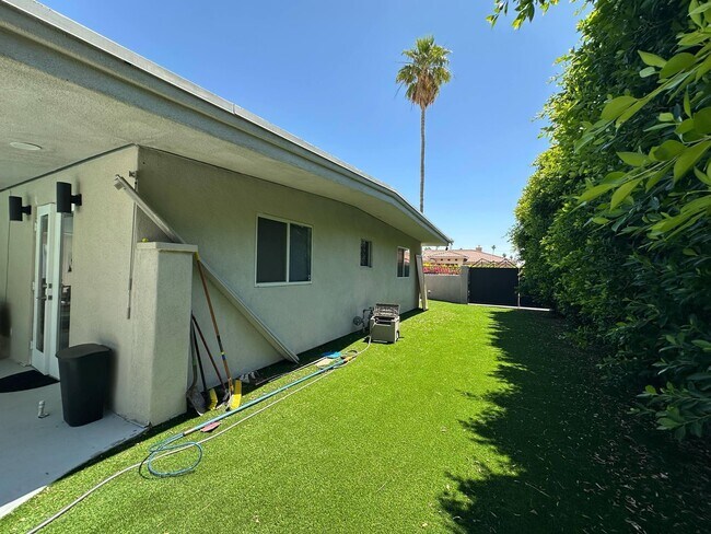 Building Photo - 725 S Mountain View Dr