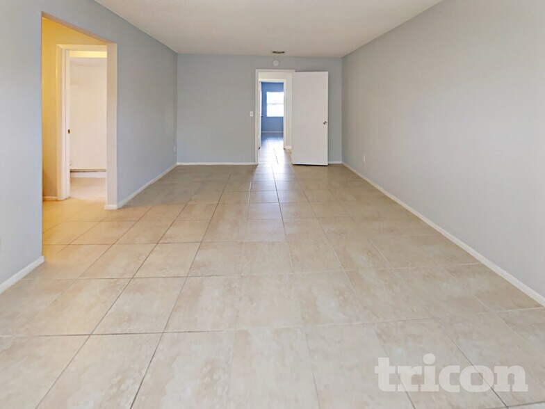 Building Photo - 266 Iowa Woods Cir W