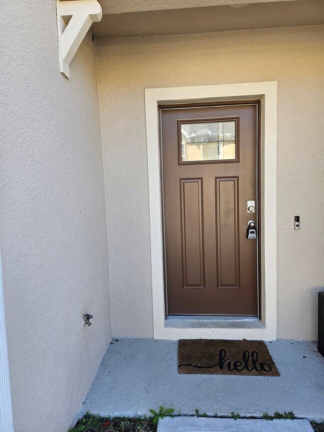 Building Photo - 3 BEDROOM 2 1/2 BATH TOWN HOME COMING SOON