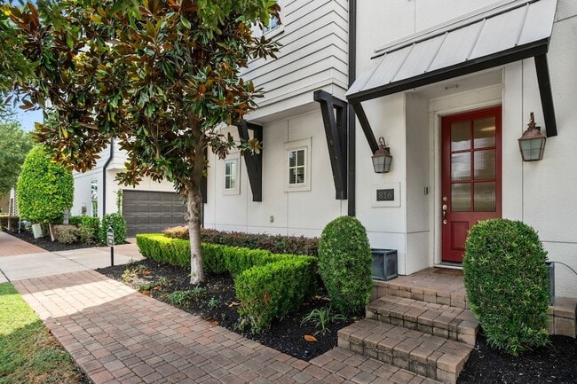 Building Photo - 816 Ennis St