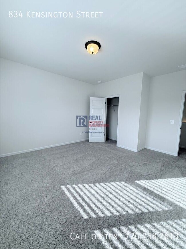 Building Photo - 834 Kensington St