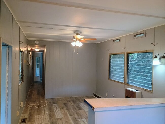 Building Photo - 2 bedroom 1 bathroom with HUGE bonus room