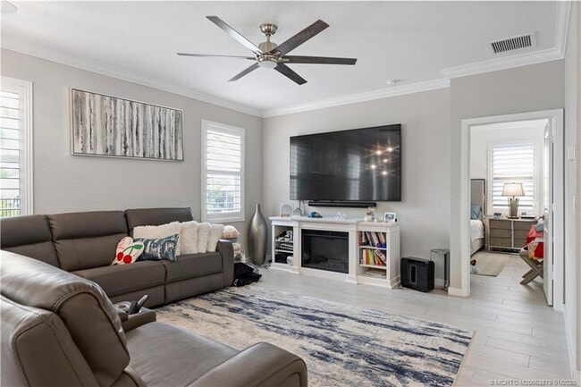 Building Photo - 1550 NE Skyhigh Ter