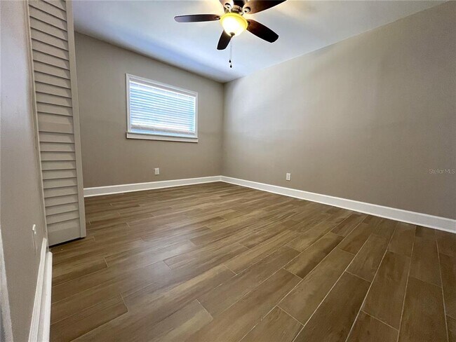Building Photo - 3807 Belle Vista Dr E