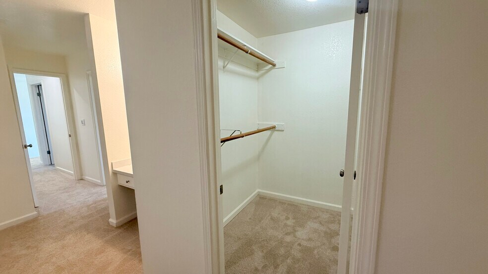 Building Photo - 1013 Woodside Rd