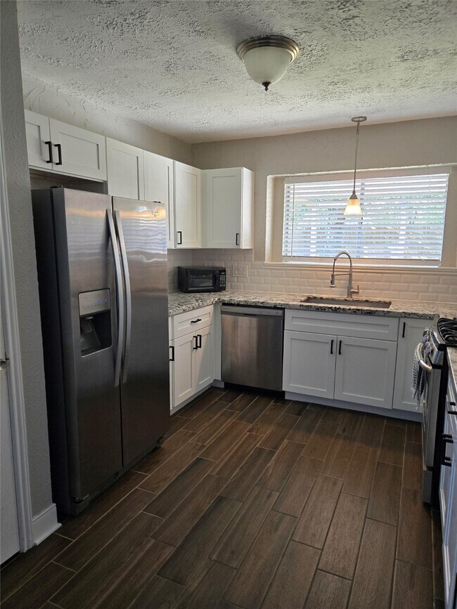 Building Photo - 13514 Klamath Falls Dr