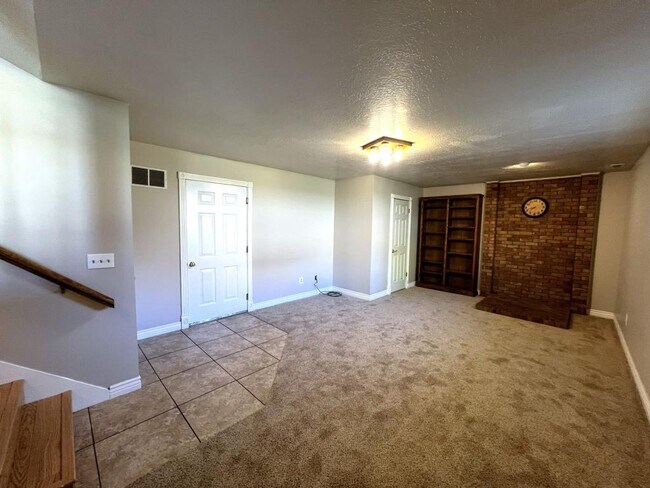 Building Photo - 676 E 3300 N