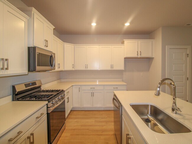 Building Photo - Reduced Rental Rate with $200 Rent Credit for 12 Months!
