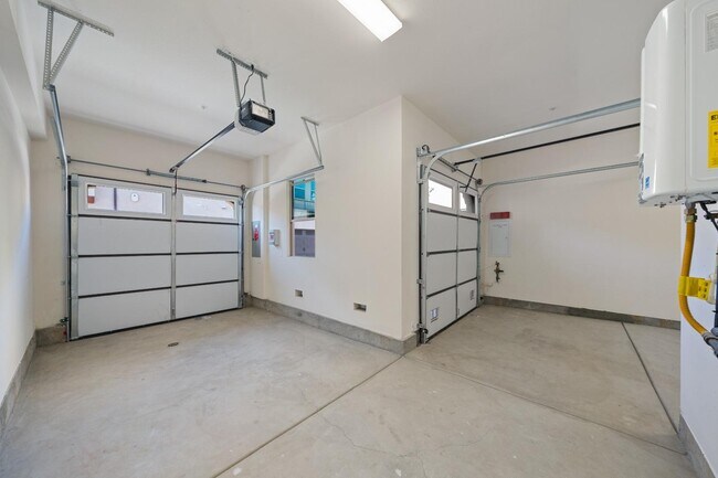 Building Photo - 822 Francesca Dr