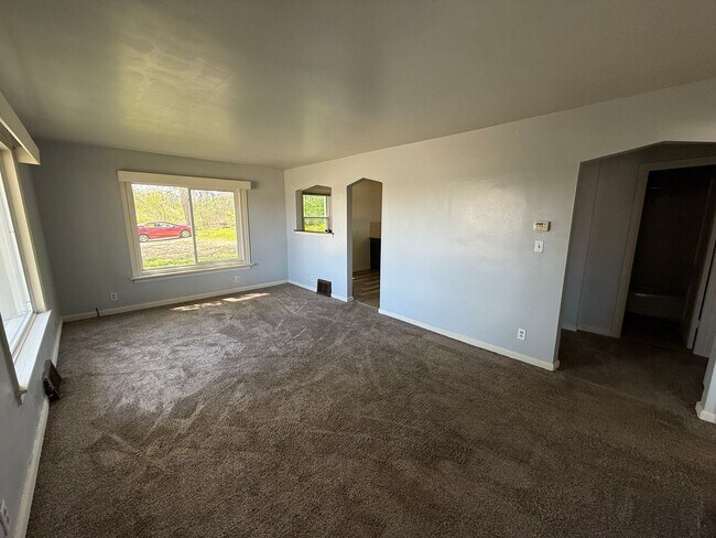 Building Photo - Single Family Home-Northwest School District *FREE AUGUST 2026 RENT*