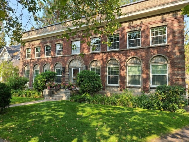 Building Photo - 2230 W Pacific Ave