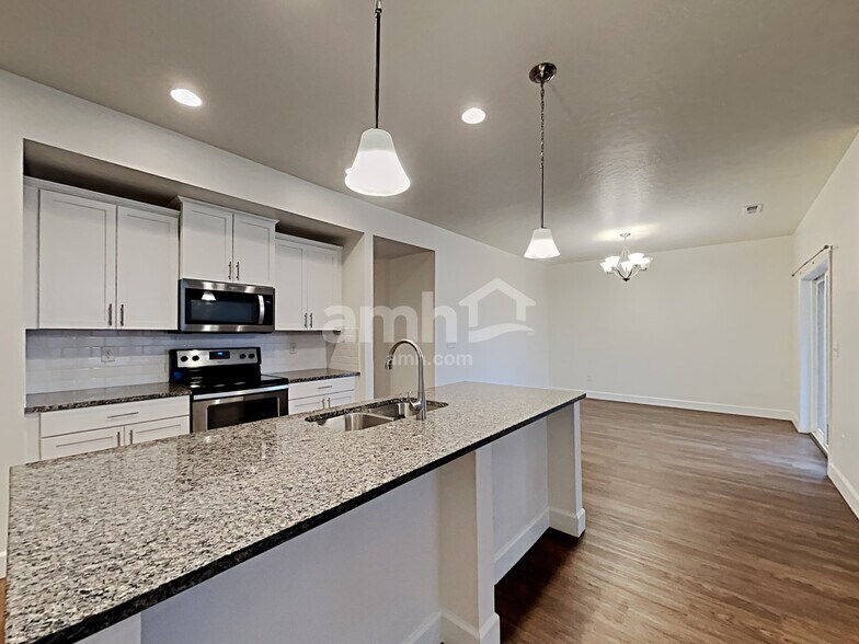 Building Photo - 302 E Sicily Dr