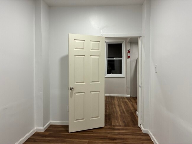 Building Photo - 408 3rd St