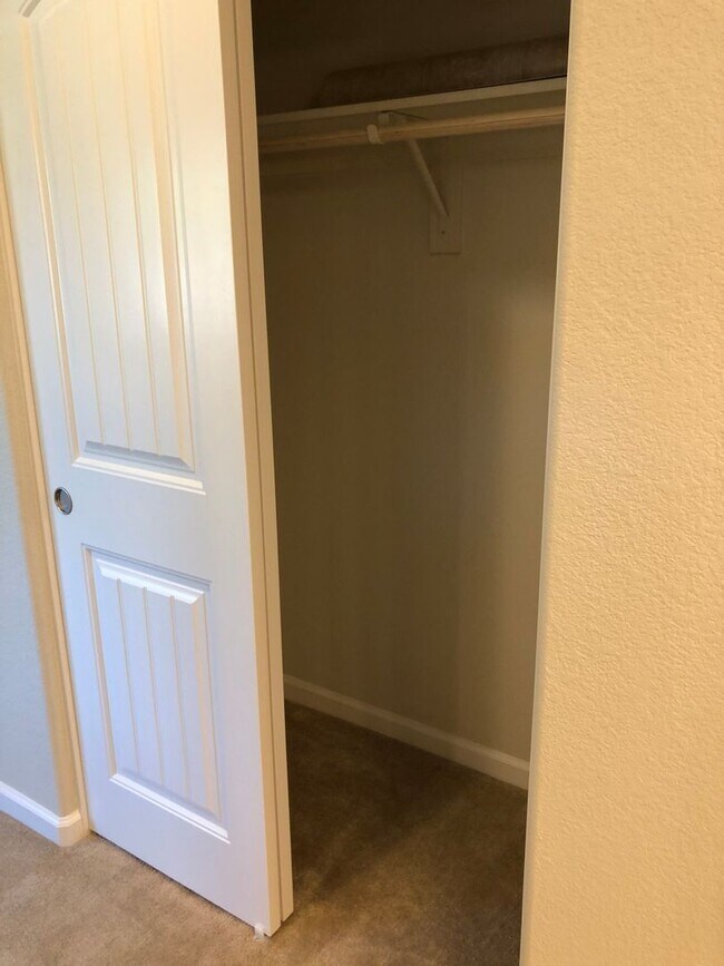 Building Photo - Modesto 3 Bedroom 2.5 Bath Newer Construction