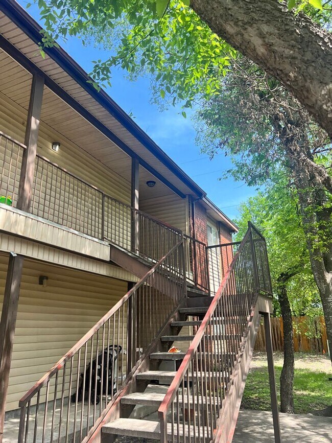 Building Photo - Spacious Apartment for Rent in Universal City