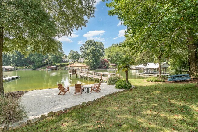 Building Photo - Waterfront– Fully Furnished on Lake Norman...