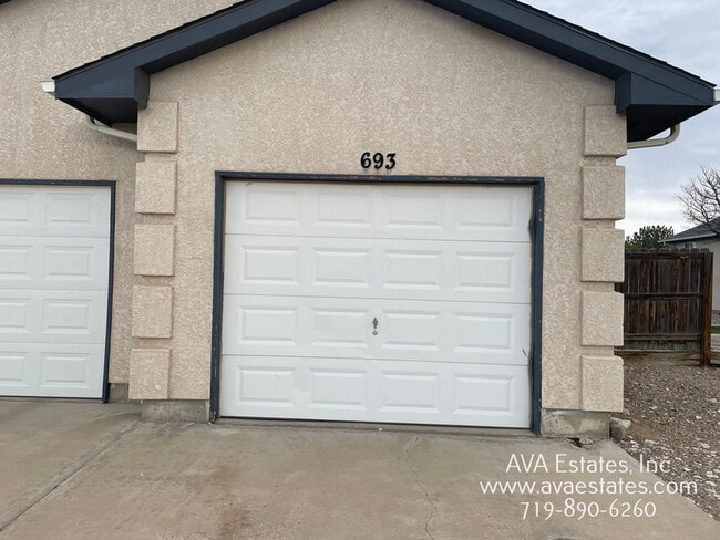 Building Photo - 693 E Laporte Dr