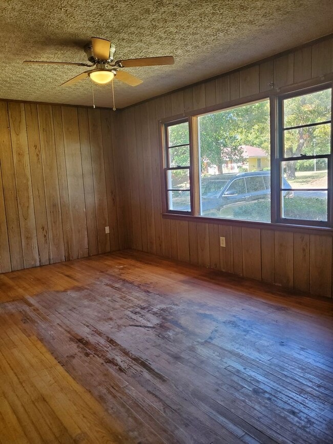 Building Photo - 710 Linwood Ave