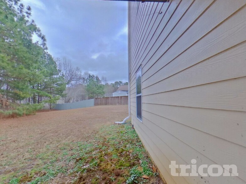 Building Photo - 3605 Long Lake Dr