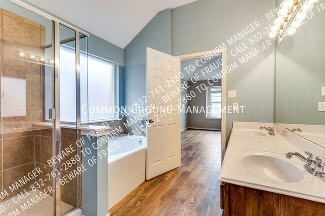 Building Photo - 815 Hickory St