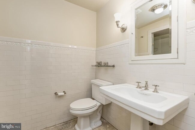 Building Photo - 2425 California St NW