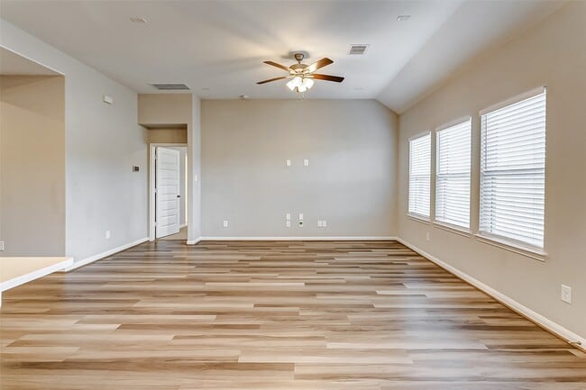 Building Photo - 2165 Woodland Pine Dr