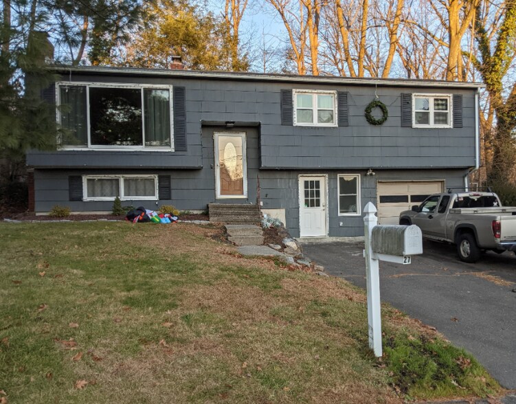 Primary Photo - 27 W Hill Terrace