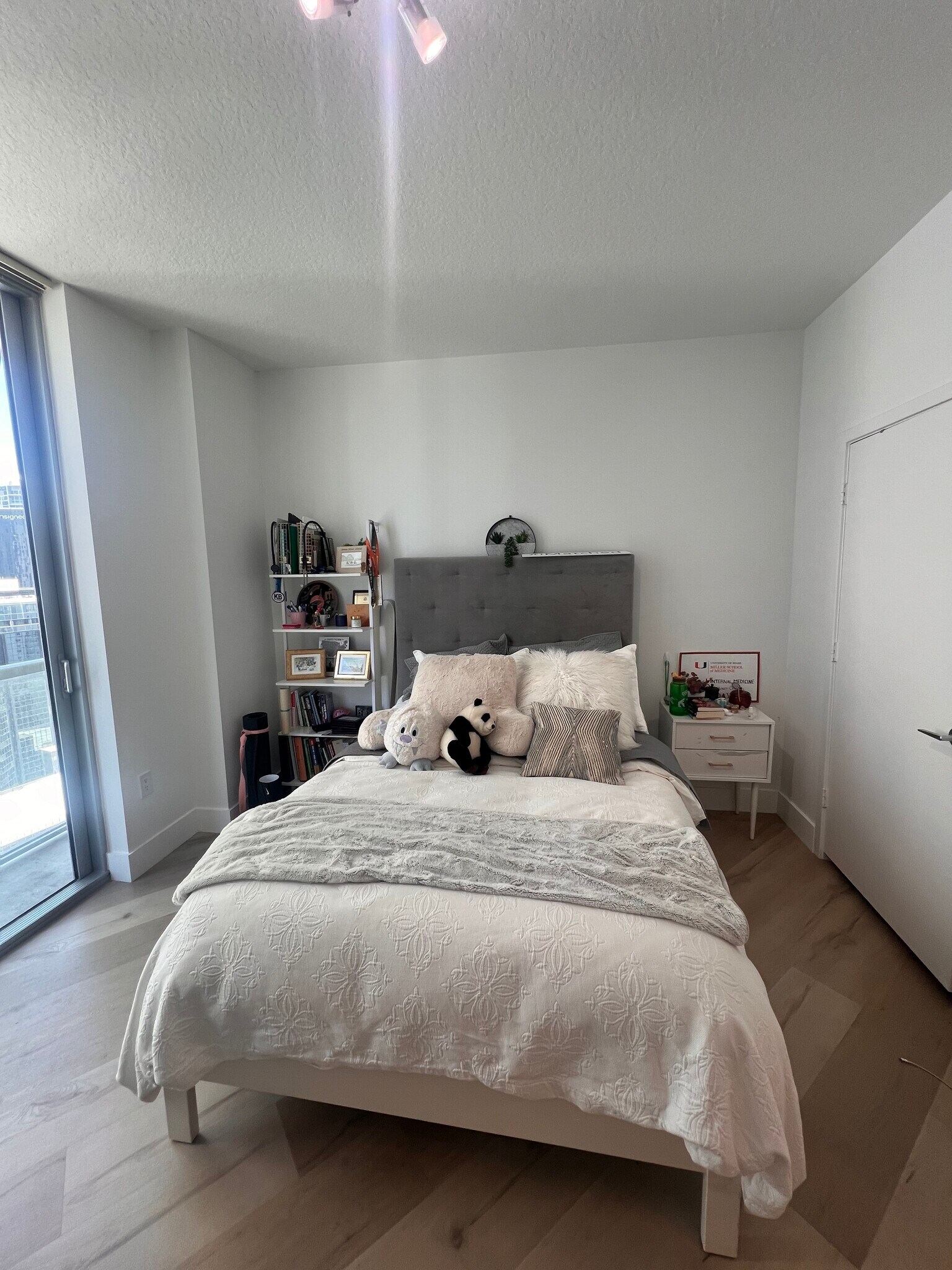 Master suite room - 1111 SW 1st Ave