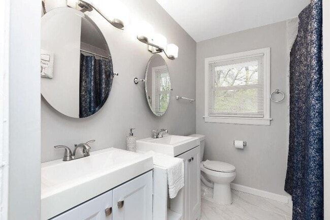 Building Photo - 965 Smith St