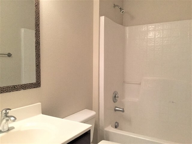 Building Photo - 1959 Alambra Cir