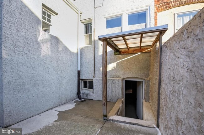 Building Photo - 1640 S 28th St