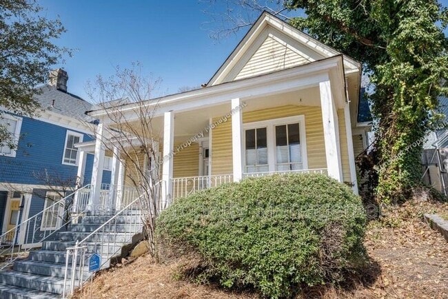 Building Photo - 979 Highland Terrace