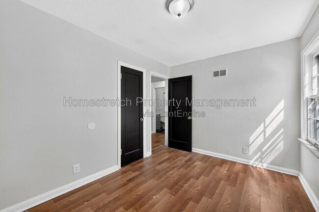Building Photo - 426 Plaza Ave