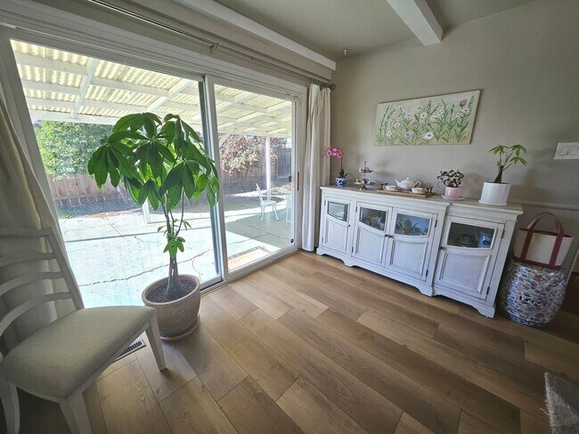 Building Photo - Charming Walnut Creek Ranch-Style Home