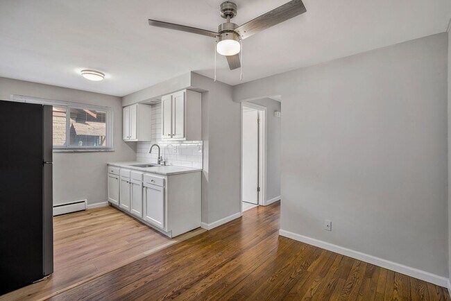 Building Photo - Webster Apartments - Newly Renovated 1 Bed...