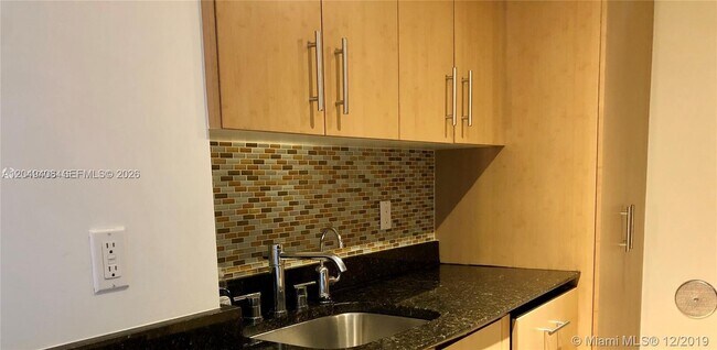 Building Photo - 10275 Collins Ave