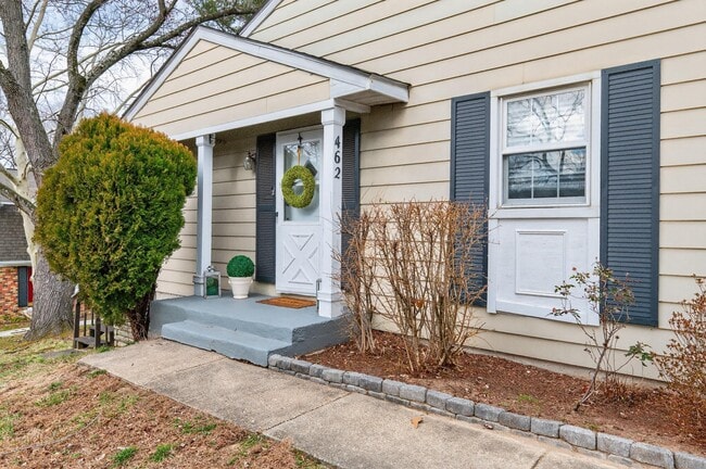 Building Photo - 462 Worthington Rd