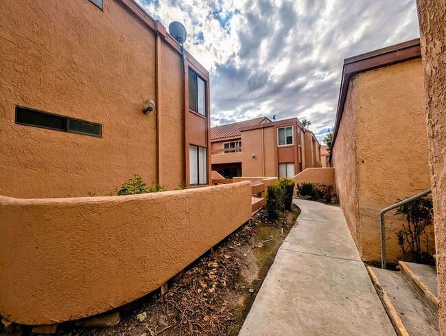 Building Photo - Edgehill Village