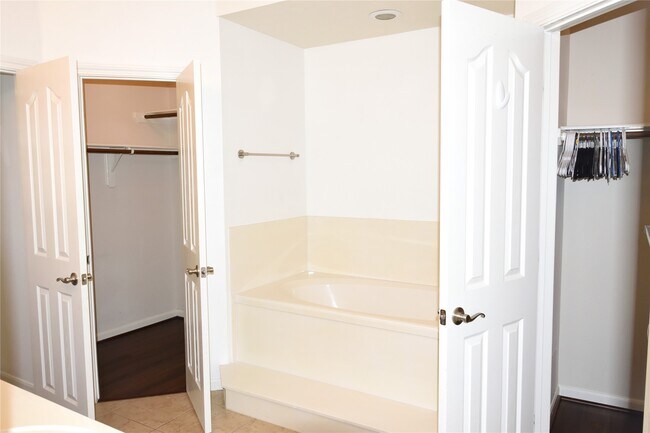 Building Photo - 2316 Hopi Dr