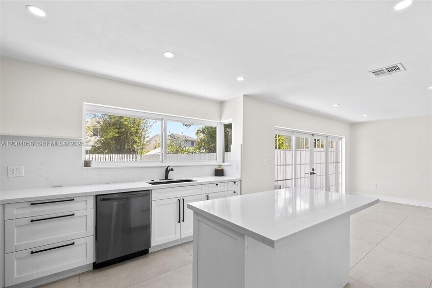 Building Photo - 9547 SW 146th Pl