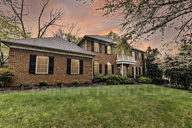 Building Photo - 6866 Melrose Dr